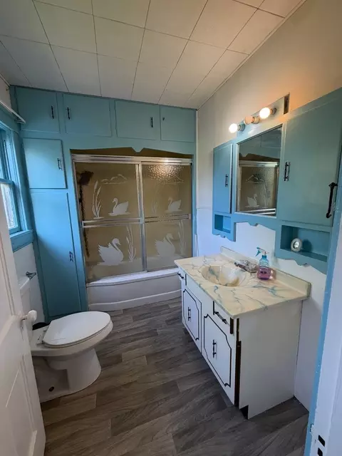 Bath - 385 E Main St, Sheldon, IL 60966 photo 2 of 3