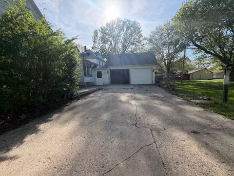 Exterior - 385 E Main St, Sheldon, IL 60966 photo 3 of 8