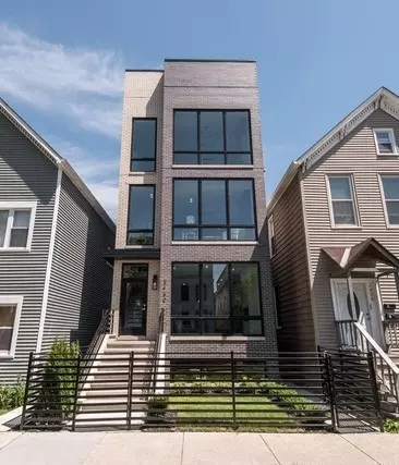 2430 W Moffat St #3, Chicago, IL 60647