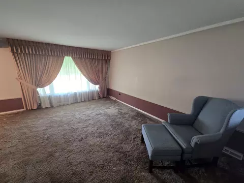 Living - 14831 Trumbull Ave, Midlothian, IL 60445 photo 1 of 2