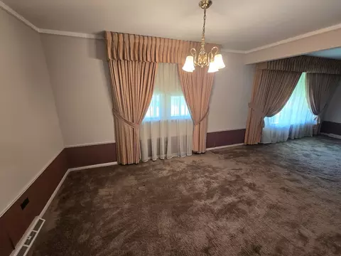 Living - 14831 Trumbull Ave, Midlothian, IL 60445 photo 2 of 2