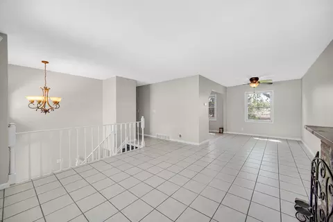 11 Shell Ct, Oswego, IL 60543 photo 2