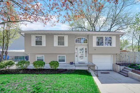 11 Shell Ct, Oswego, IL 60543