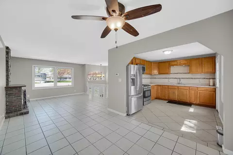 11 Shell Ct, Oswego, IL 60543 photo 3