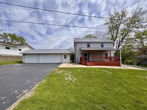 208 Hand Ave, Dixon, IL 61021