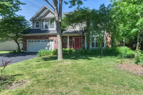 496 Bennett Dr, North Aurora, IL 60542