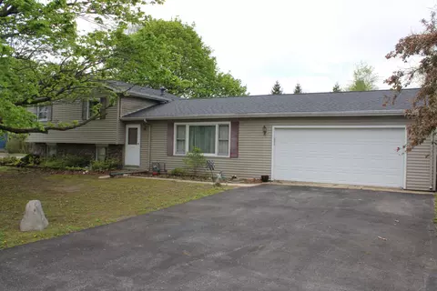 15 W Rickard Dr, Oswego, IL 60543