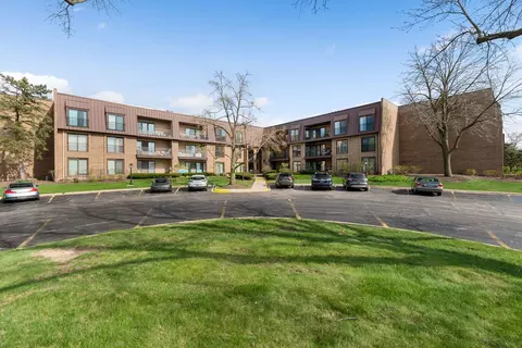 2 The Court Of Harborside Ct #303, Northbrook, IL 60062