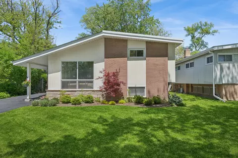 334 Southgate Dr, Northbrook, IL 60062
