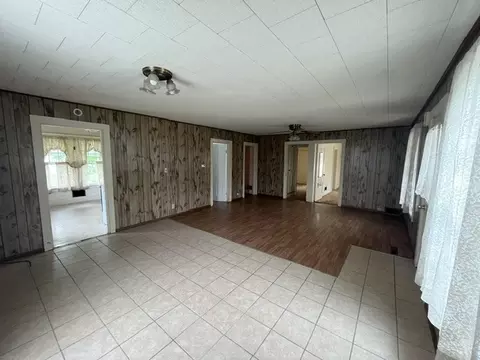 Living - 610 W Central Blvd, Kewanee, IL 61443 photo 3 of 3