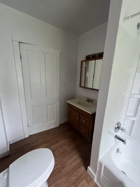 Bath - 610 W Central Blvd, Kewanee, IL 61443 photo 2 of 3