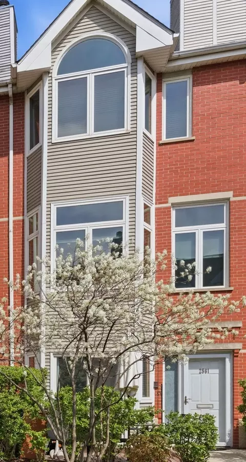 2561 N Greenview Ave, Chicago, IL 60614