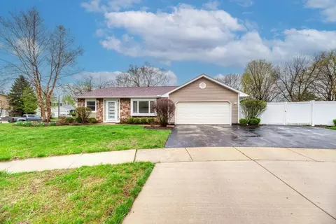 935 Pioneer Ct, Roselle, IL 60172