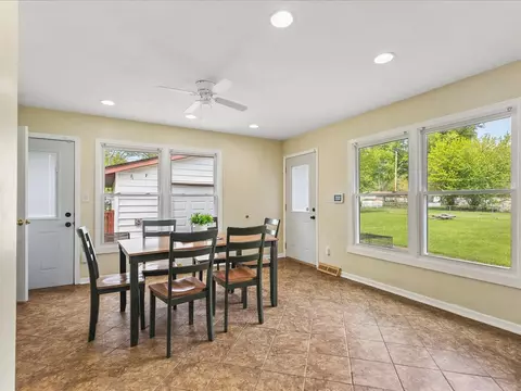 Dining - 128 Wilson Ave, Machesney Park, IL 61115 photo 1 of 4