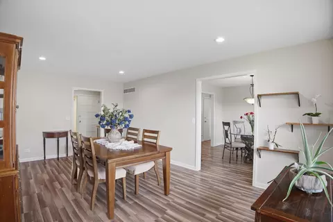 Dining - 25 Devonshire Cir, Elgin, IL 60123 photo 4 of 4