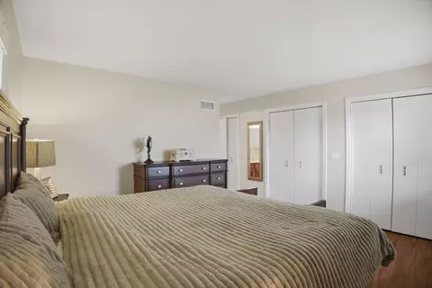 Bedroom - 25 Devonshire Cir, Elgin, IL 60123 photo 2 of 7