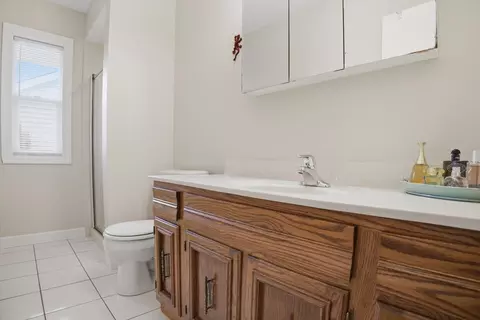 Bath - 25 Devonshire Cir, Elgin, IL 60123 photo 2 of 3