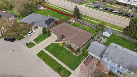 View/Area - 25 Devonshire Cir, Elgin, IL 60123 photo 2 of 5
