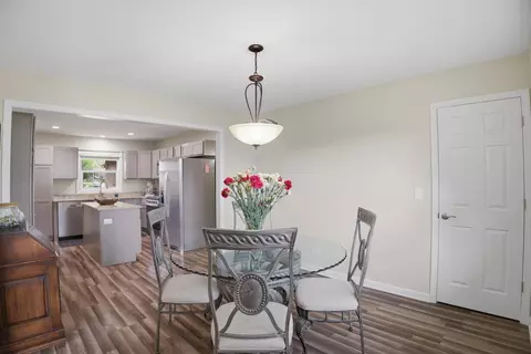 Dining - 25 Devonshire Cir, Elgin, IL 60123 photo 1 of 4