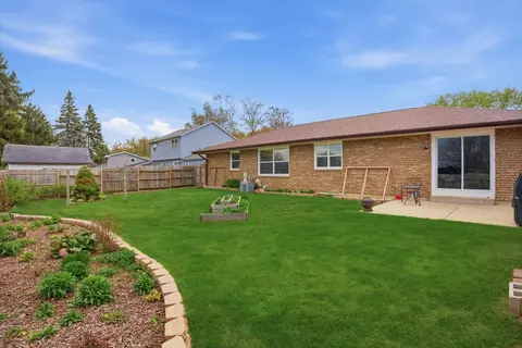 Exterior - 25 Devonshire Cir, Elgin, IL 60123 photo 3 of 4