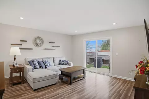 Living - 25 Devonshire Cir, Elgin, IL 60123 photo 1 of 1