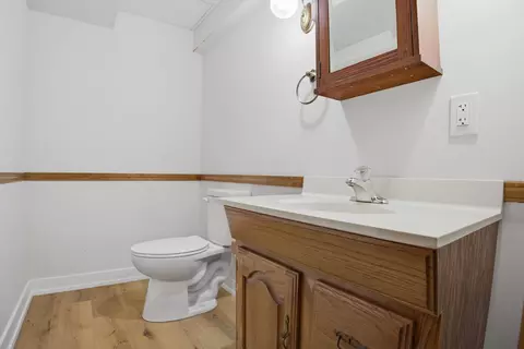 Bath - 25 Devonshire Cir, Elgin, IL 60123 photo 3 of 3