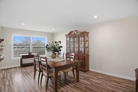 Dining - 25 Devonshire Cir, Elgin, IL 60123 photo 3 of 4