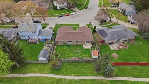 View/Area - 25 Devonshire Cir, Elgin, IL 60123 photo 4 of 5