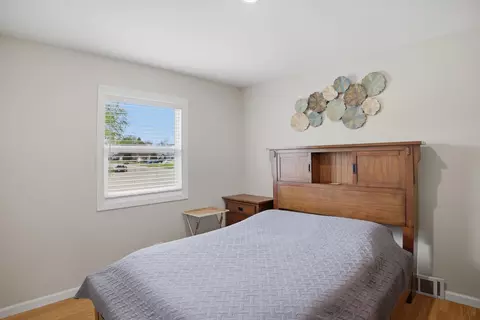 Bedroom - 25 Devonshire Cir, Elgin, IL 60123 photo 3 of 7