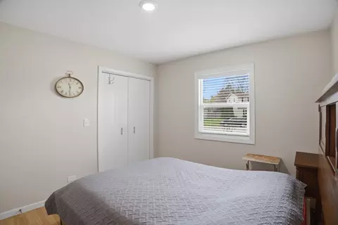 Bedroom - 25 Devonshire Cir, Elgin, IL 60123 photo 4 of 7