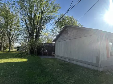 Exterior - 908 E 7th St, Metropolis, IL 62960 photo 2 of 4