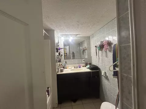 Bath - 908 E 7th St, Metropolis, IL 62960 photo 1 of 2