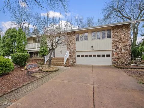 1117 Barberry Ct, Downers Grove, IL 60515