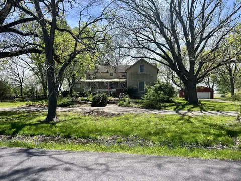 313 Woodworth Dr, Tolono, IL 61880