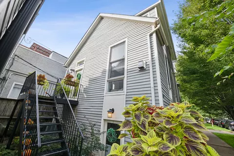 1809 W Melrose St, Chicago, IL 60657