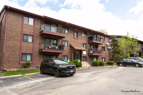 8473 Archer Ave #204, Willow Springs, IL 60480