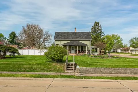 2136 N Zenith Ave, Davenport, IA 52804