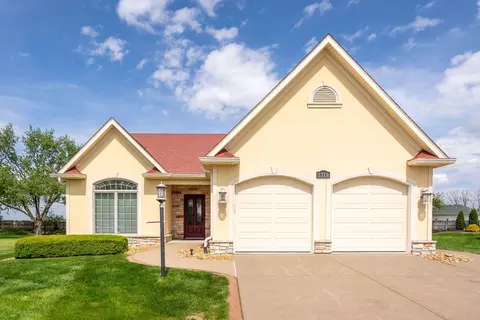 5310 Baraboo Ct, Davenport, IA 52804