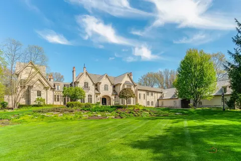 93 Hawley Woods Rd, Barrington, IL 60010