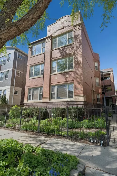 1234 W Argyle St #3F, Chicago, IL 60640