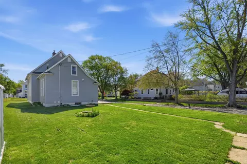 Exterior - 1927 14th St, Moline, IL 61265 photo 4 of 4