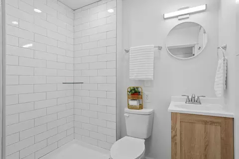 Bath - 1927 14th St, Moline, IL 61265 photo 1 of 3