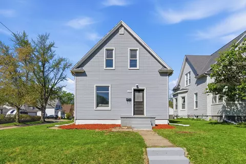 1927 14th St, Moline, IL 61265