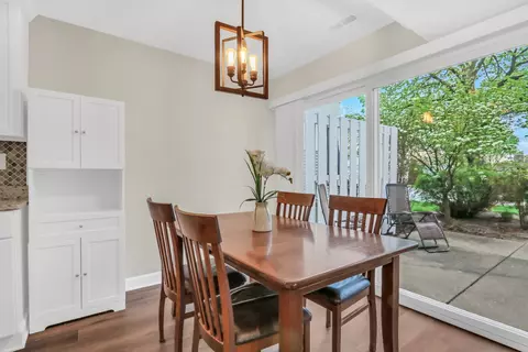 Dining - 751 Dover Pl #4C, Wheeling, IL 60090 photo 2 of 4
