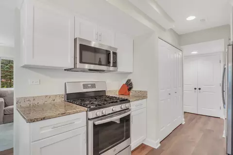 Kitchen - 751 Dover Pl #4C, Wheeling, IL 60090 photo 2 of 2
