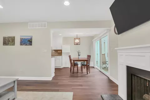 Dining - 751 Dover Pl #4C, Wheeling, IL 60090 photo 1 of 4