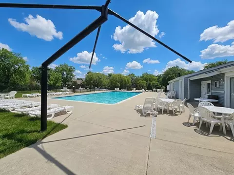 Exterior - 751 Dover Pl #4C, Wheeling, IL 60090 photo 5 of 7