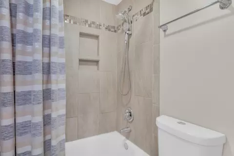 Bath - 751 Dover Pl #4C, Wheeling, IL 60090 photo 2 of 2