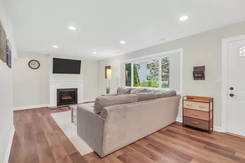 Living - 751 Dover Pl #4C, Wheeling, IL 60090 photo 1 of 2