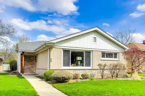 7645 Kilbourn Ave, Skokie, IL 60076